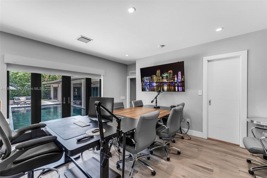 For Sale: $3,900,000 (5 beds, 4 baths, 3458 Square Feet)