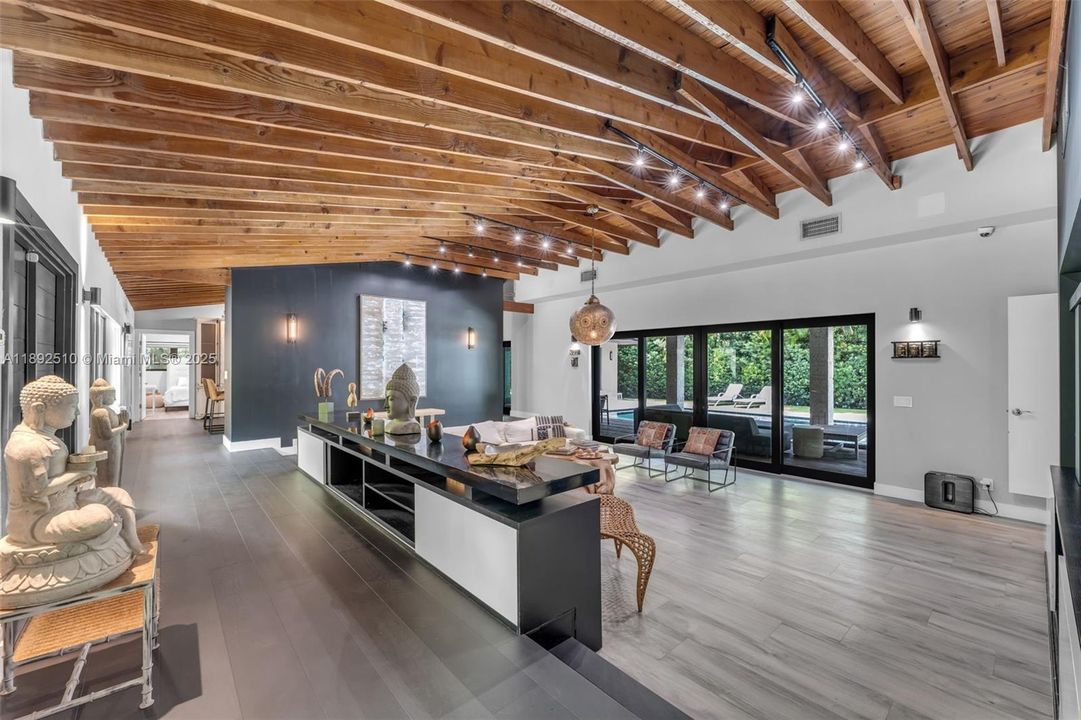 For Sale: $3,900,000 (5 beds, 4 baths, 3458 Square Feet)