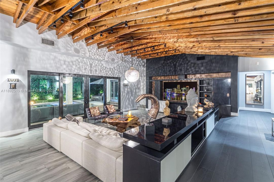 For Sale: $3,900,000 (5 beds, 4 baths, 3458 Square Feet)