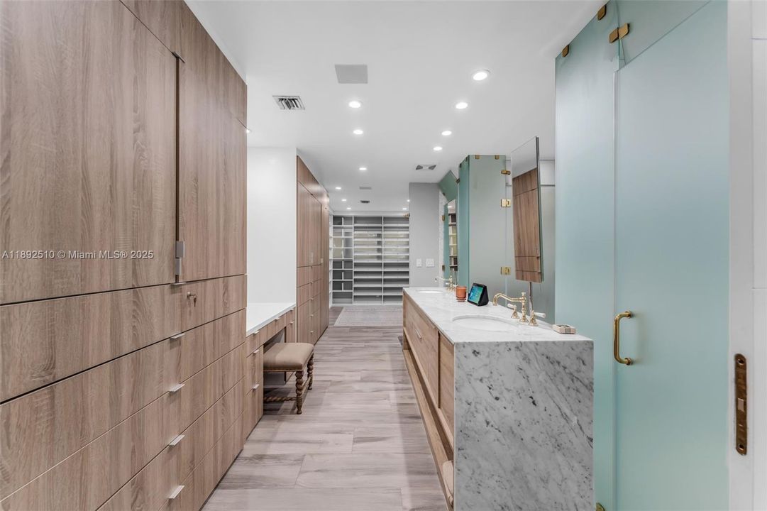 For Sale: $3,900,000 (5 beds, 4 baths, 3458 Square Feet)