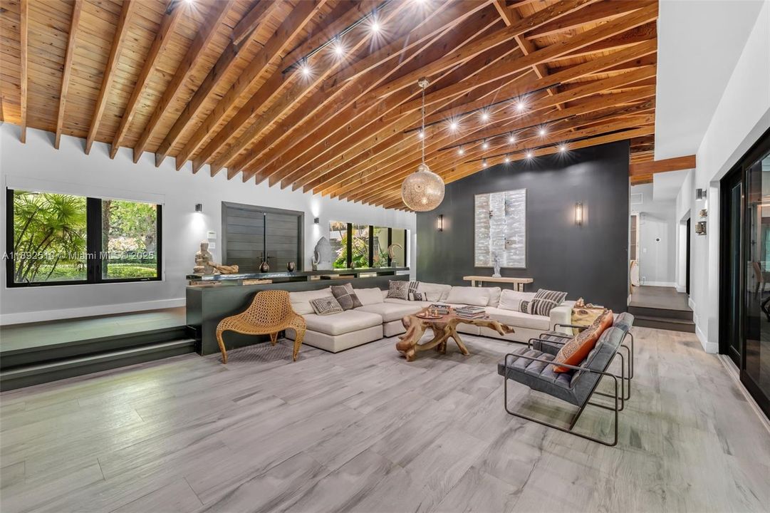 For Sale: $3,900,000 (5 beds, 4 baths, 3458 Square Feet)