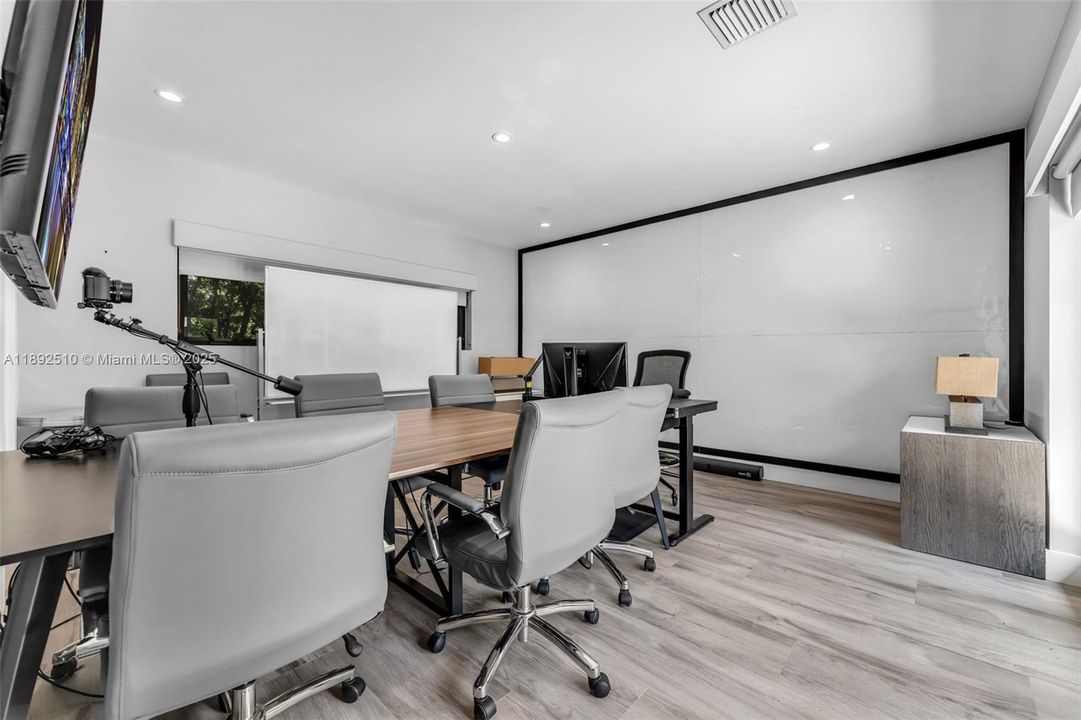 For Sale: $3,900,000 (5 beds, 4 baths, 3458 Square Feet)