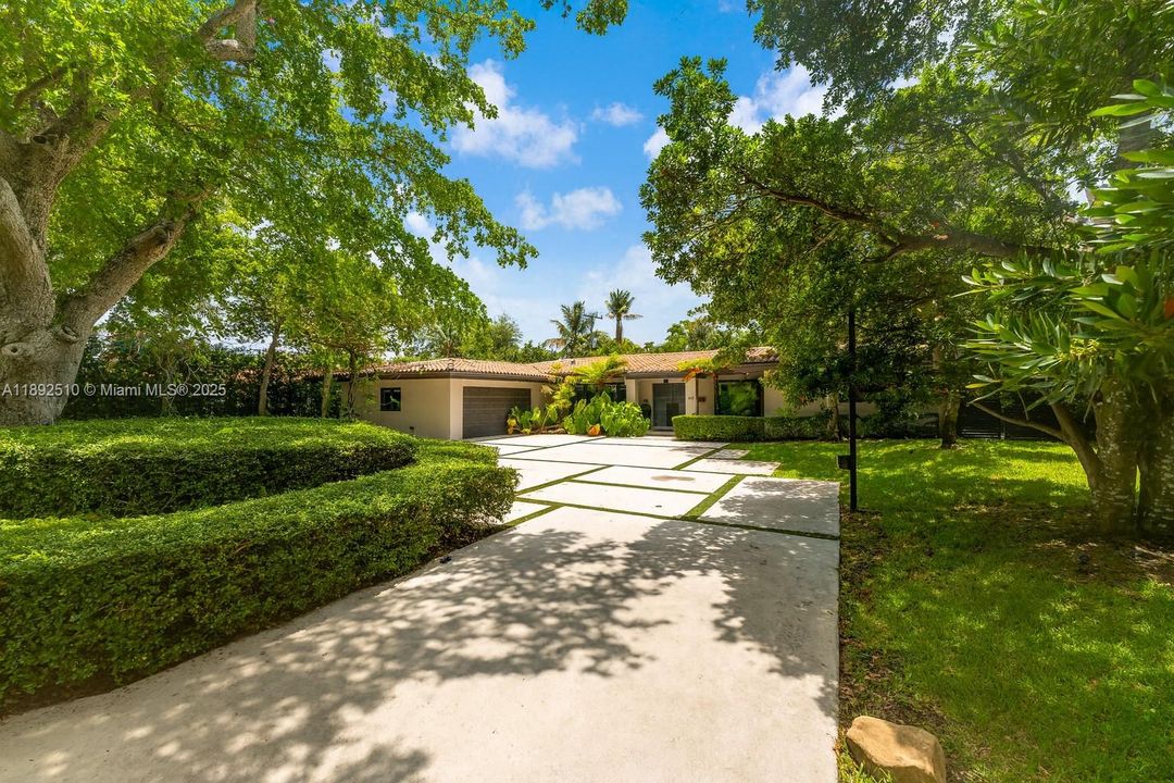 For Sale: $3,900,000 (5 beds, 4 baths, 3458 Square Feet)