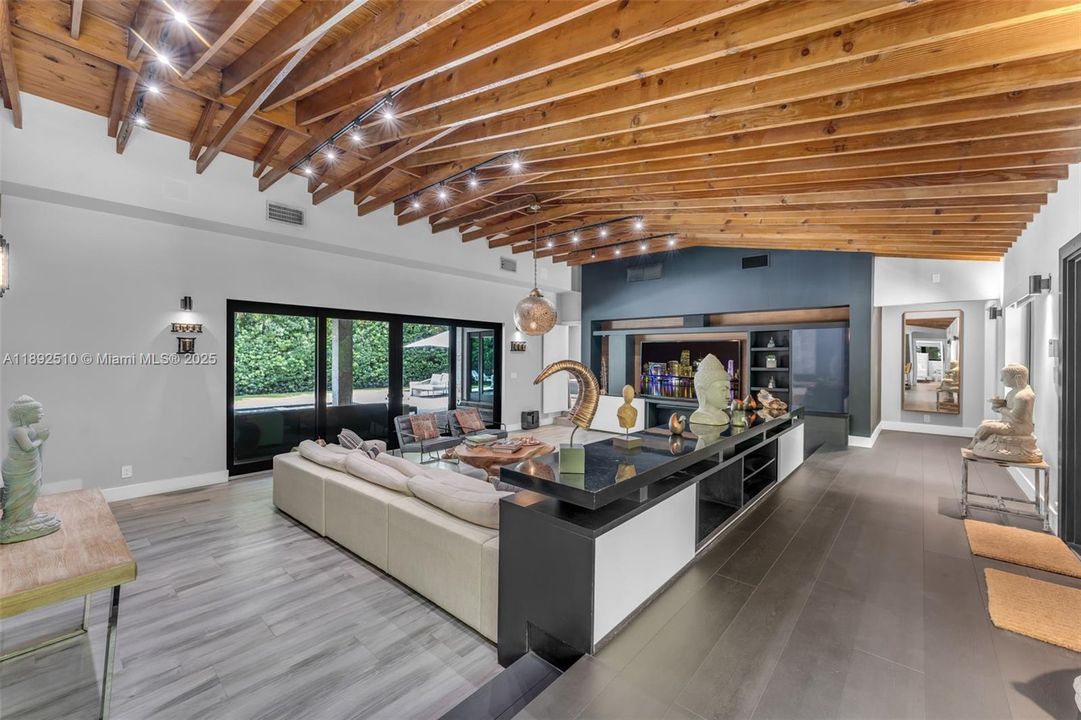 For Sale: $3,900,000 (5 beds, 4 baths, 3458 Square Feet)