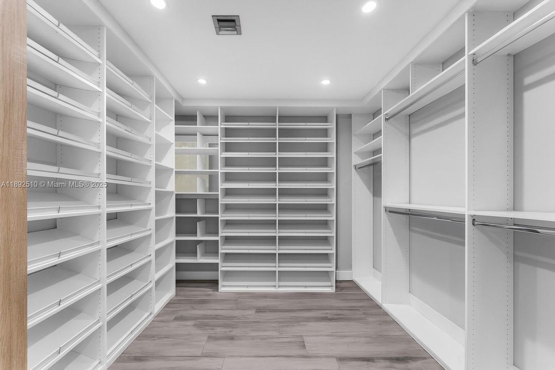 For Sale: $3,900,000 (5 beds, 4 baths, 3458 Square Feet)