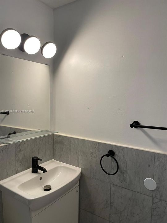 На продажу: $235,000 (1 спален, 1 ванн, 610 Квадратных фут)