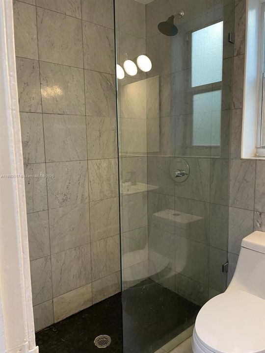 На продажу: $235,000 (1 спален, 1 ванн, 610 Квадратных фут)