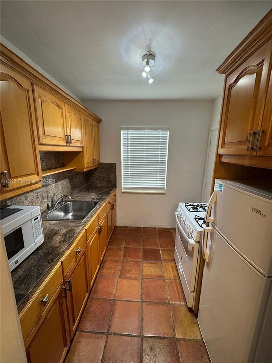 На продажу: $235,000 (1 спален, 1 ванн, 610 Квадратных фут)