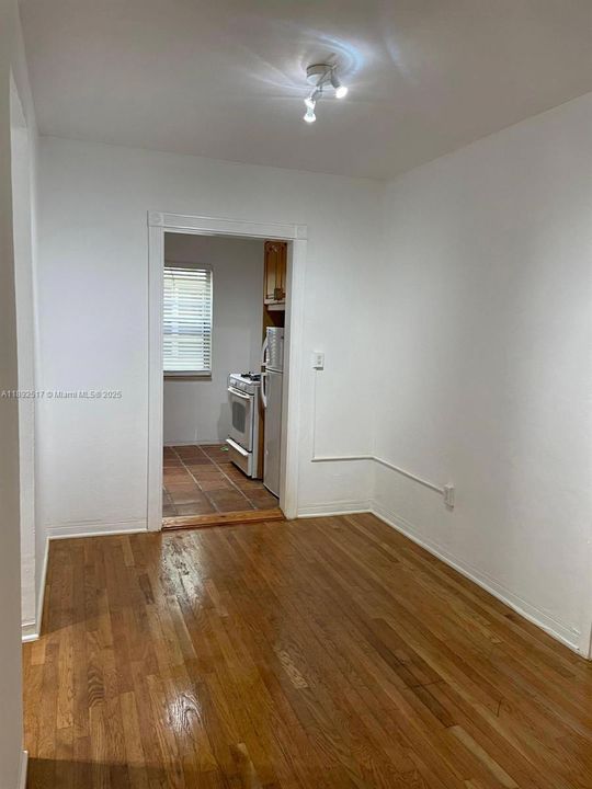 На продажу: $235,000 (1 спален, 1 ванн, 610 Квадратных фут)