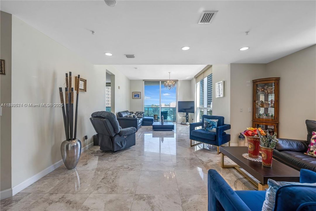 Activo con contrato: $650,000 (2 camas, 2 baños, 1802 Pies cuadrados)