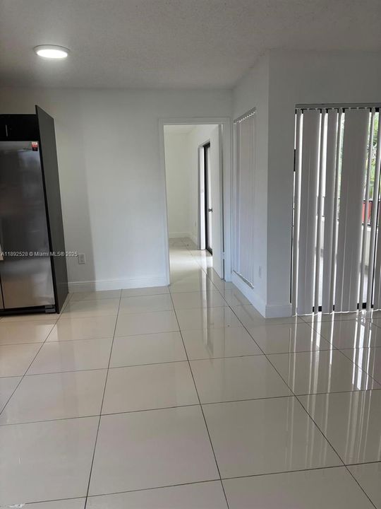 Active With Contract: $2,199 (2 beds, 2 baths, 1012 Square Feet)