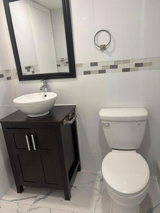 Active With Contract: $2,199 (2 beds, 2 baths, 1012 Square Feet)