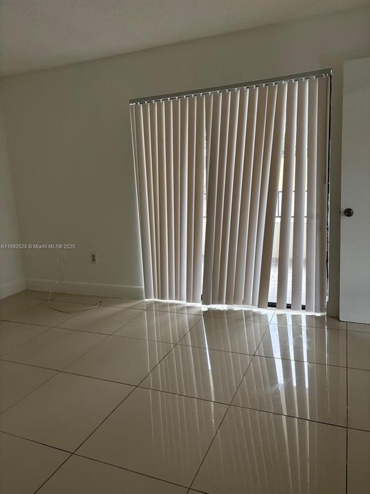 Active With Contract: $2,199 (2 beds, 2 baths, 1012 Square Feet)