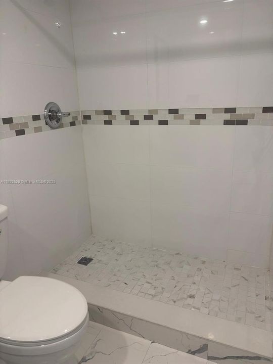 Active With Contract: $2,199 (2 beds, 2 baths, 1012 Square Feet)