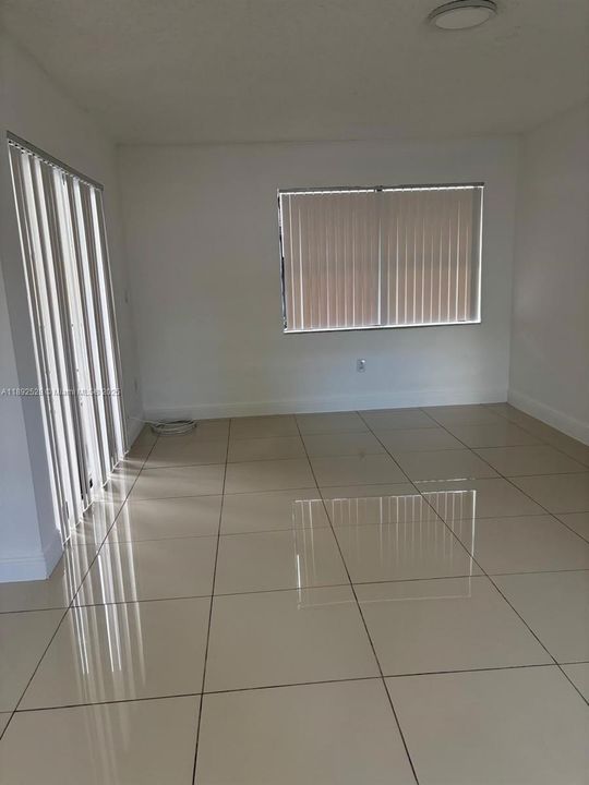 Active With Contract: $2,199 (2 beds, 2 baths, 1012 Square Feet)