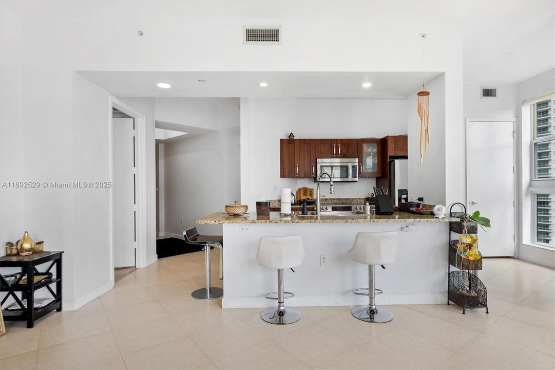 For Sale: $660,000 (2 beds, 2 baths, 1312 Square Feet)