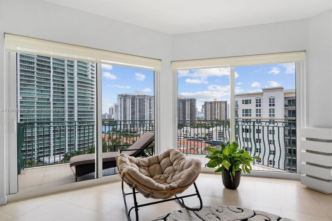 For Sale: $660,000 (2 beds, 2 baths, 1312 Square Feet)