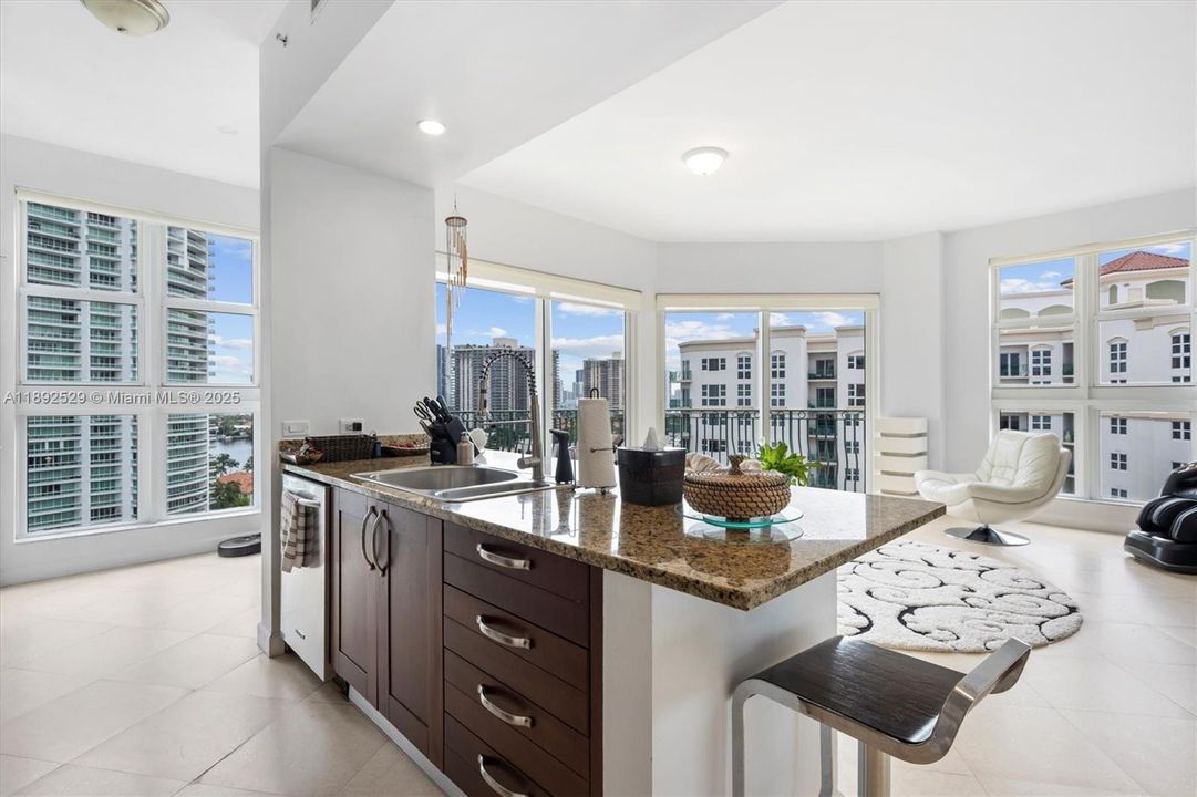 For Sale: $660,000 (2 beds, 2 baths, 1312 Square Feet)