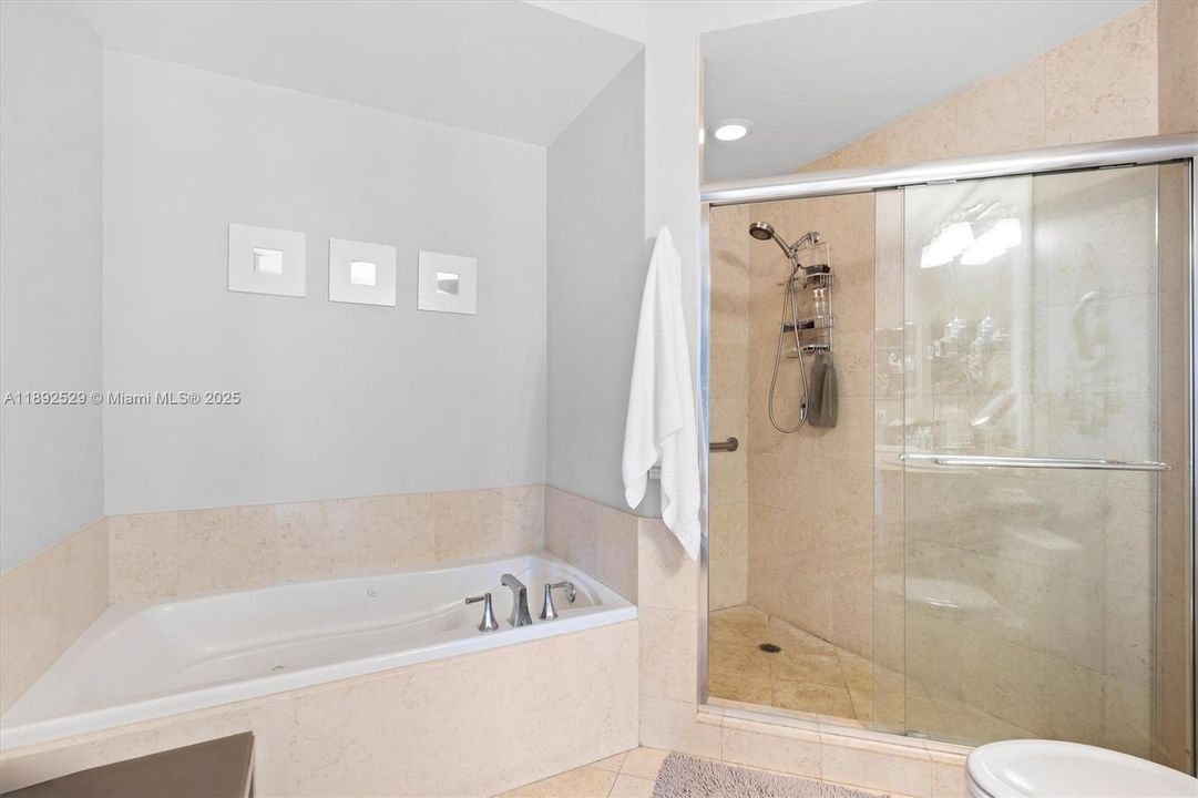 For Sale: $660,000 (2 beds, 2 baths, 1312 Square Feet)