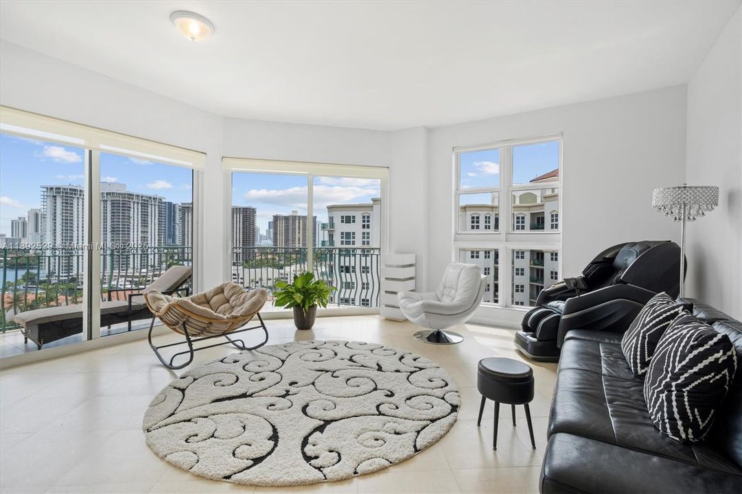 For Sale: $660,000 (2 beds, 2 baths, 1312 Square Feet)