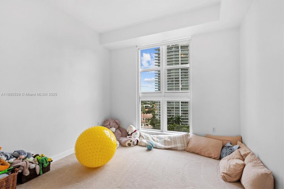 For Sale: $660,000 (2 beds, 2 baths, 1312 Square Feet)