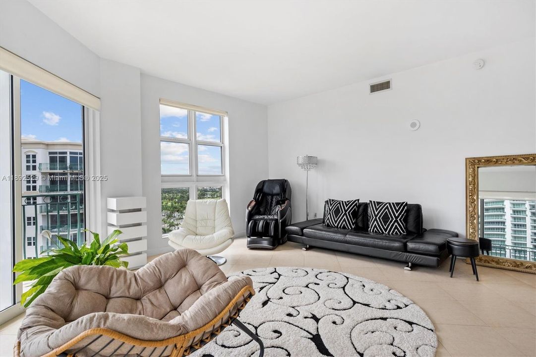 For Sale: $660,000 (2 beds, 2 baths, 1312 Square Feet)