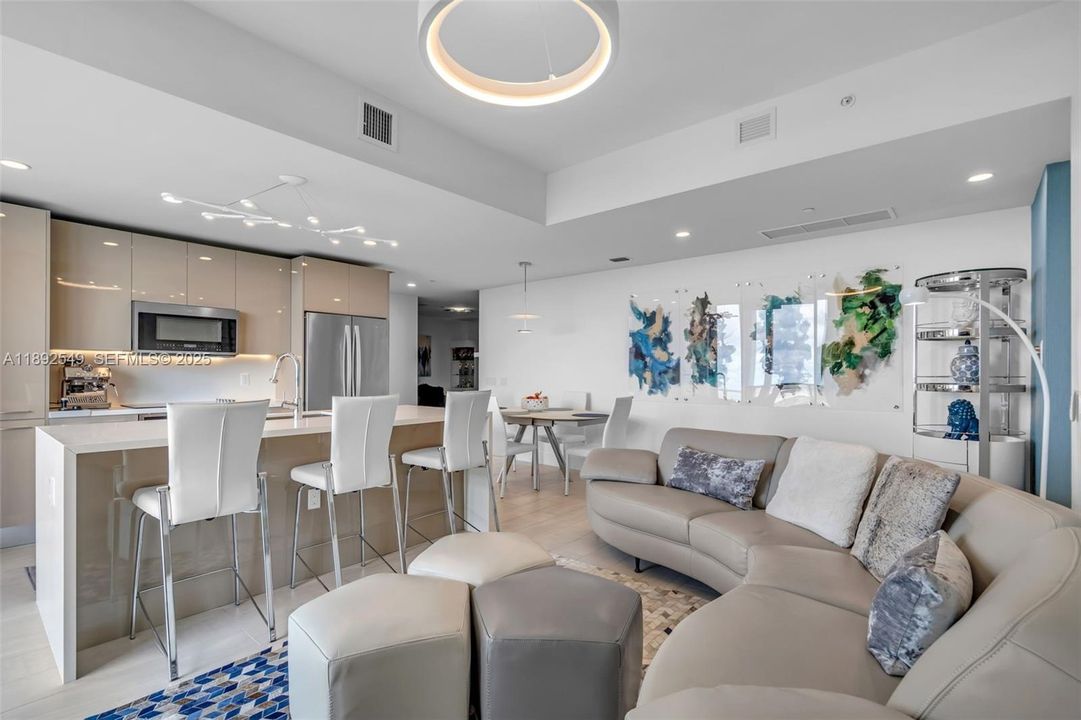 На продажу: $595,000 (3 спален, 3 ванн, 1262 Квадратных фут)