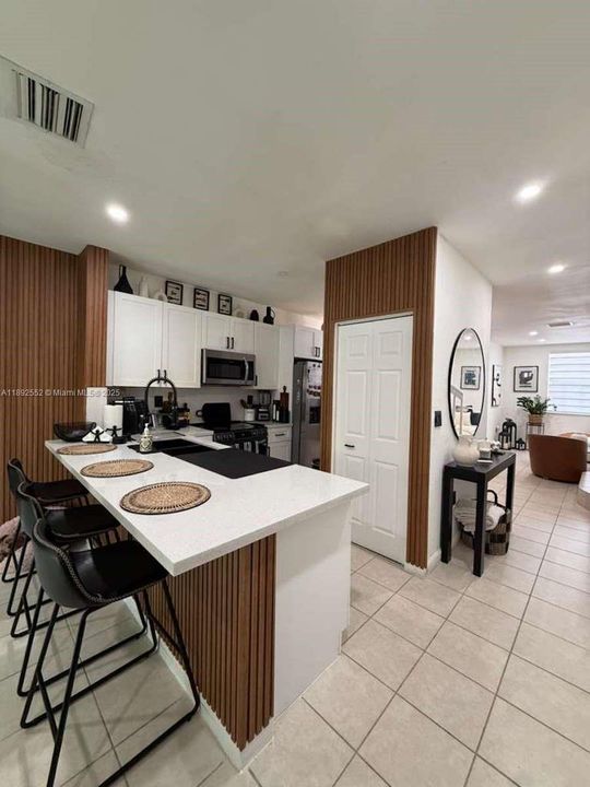 Active With Contract: $325,000 (3 beds, 2 baths, 1169 Square Feet)