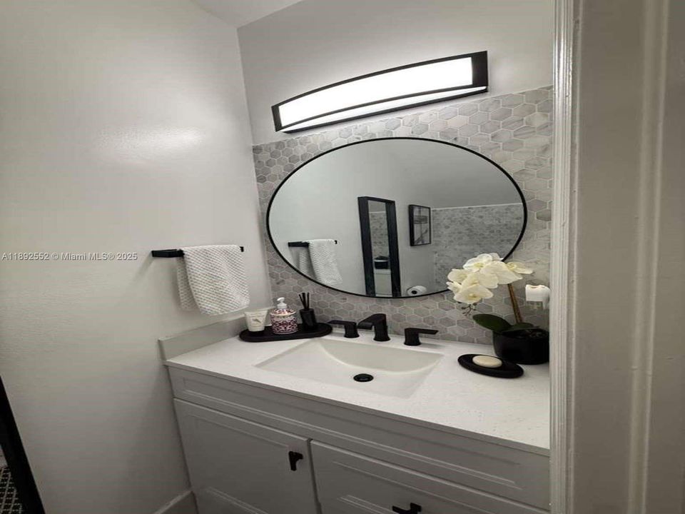 Active With Contract: $325,000 (3 beds, 2 baths, 1169 Square Feet)