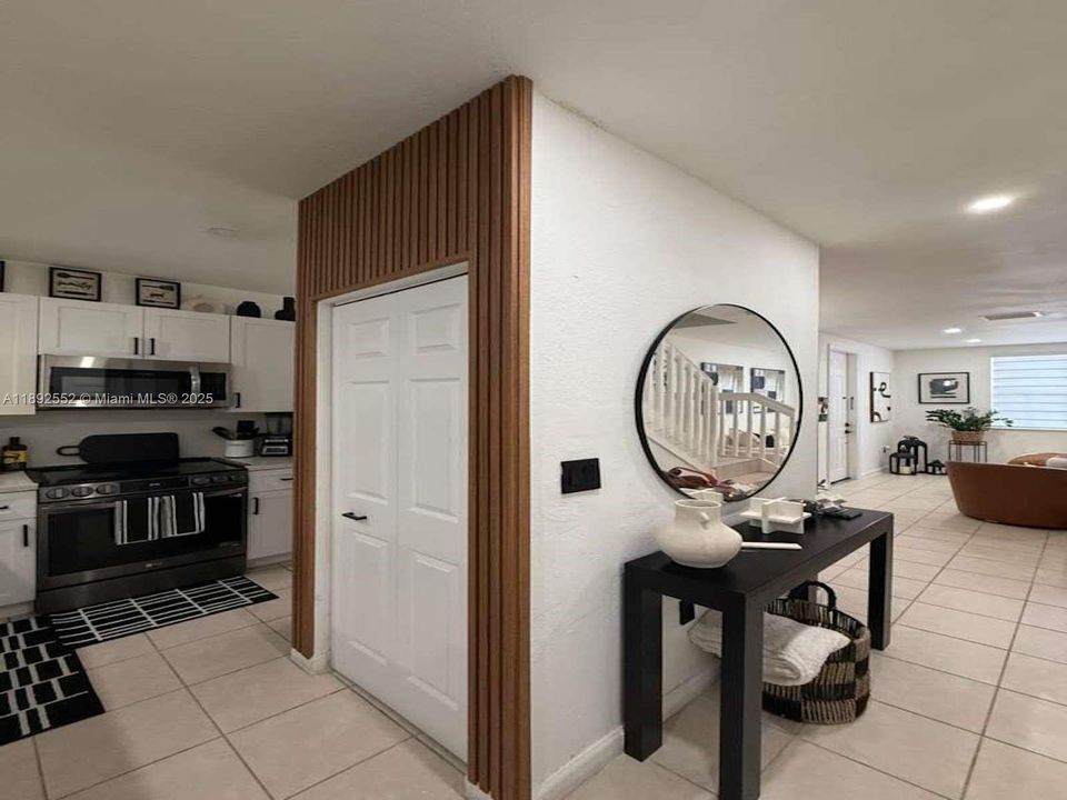 Active With Contract: $325,000 (3 beds, 2 baths, 1169 Square Feet)