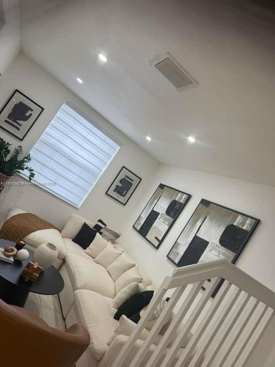 Active With Contract: $325,000 (3 beds, 2 baths, 1169 Square Feet)