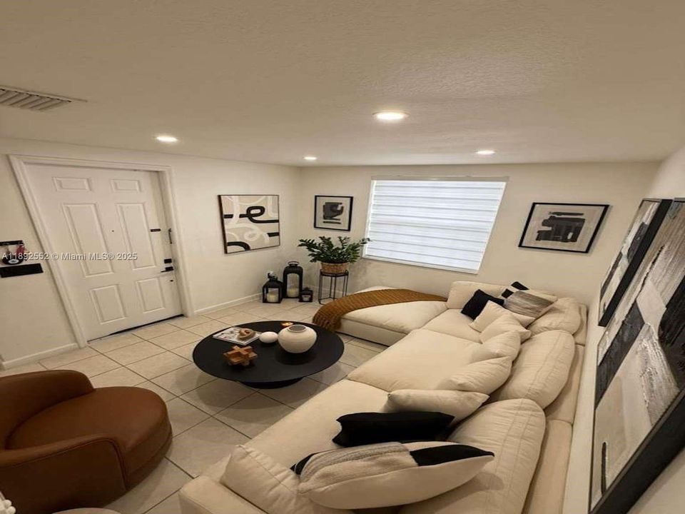 Active With Contract: $325,000 (3 beds, 2 baths, 1169 Square Feet)