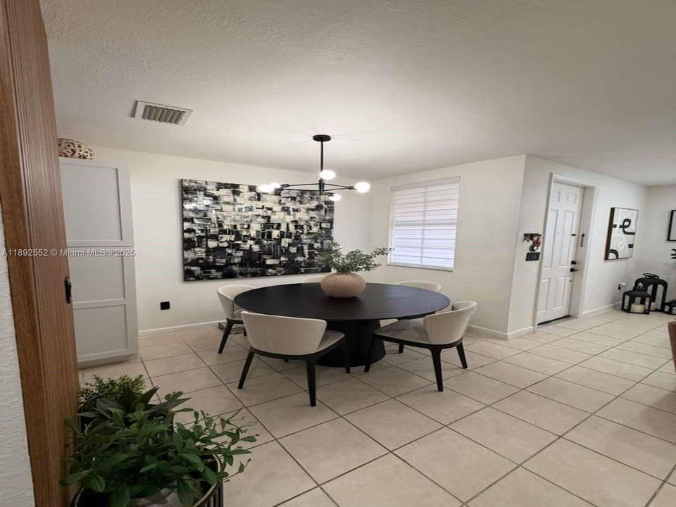 Active With Contract: $325,000 (3 beds, 2 baths, 1169 Square Feet)