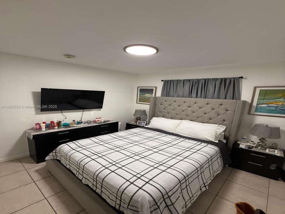 Active With Contract: $325,000 (3 beds, 2 baths, 1169 Square Feet)