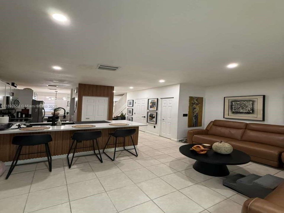 Active With Contract: $325,000 (3 beds, 2 baths, 1169 Square Feet)