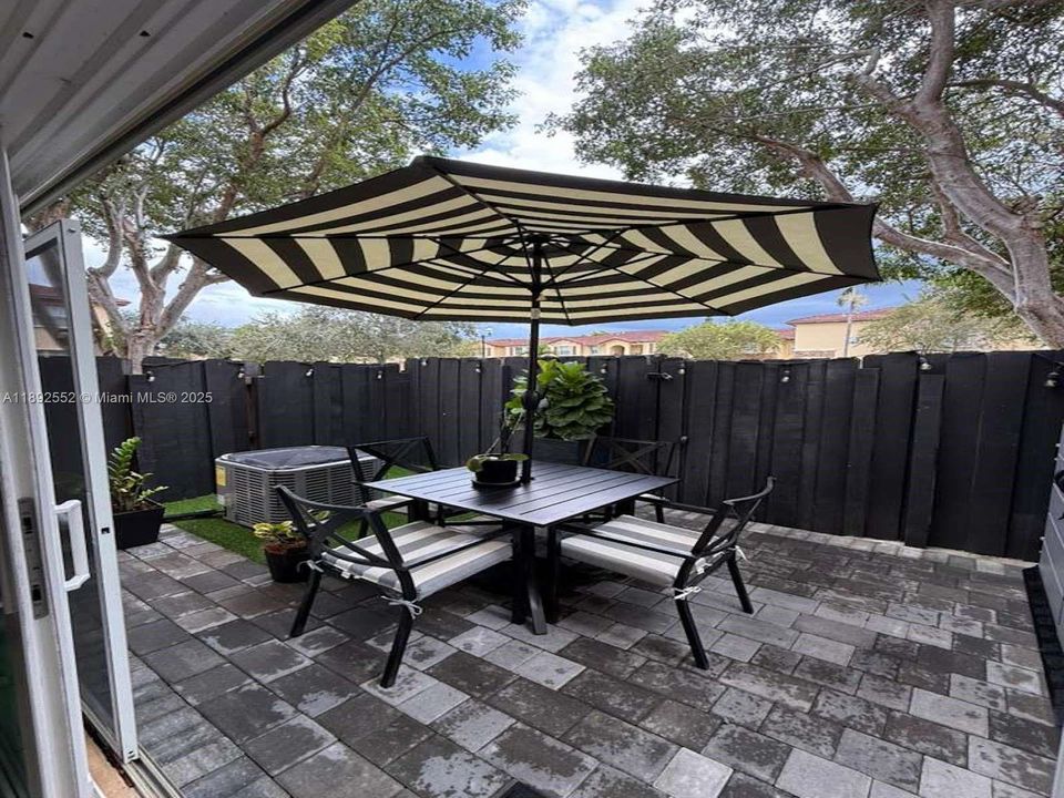 Active With Contract: $325,000 (3 beds, 2 baths, 1169 Square Feet)