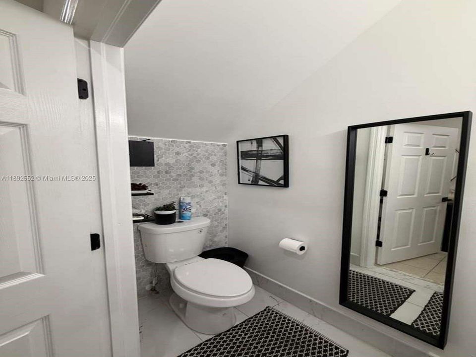 Active With Contract: $325,000 (3 beds, 2 baths, 1169 Square Feet)