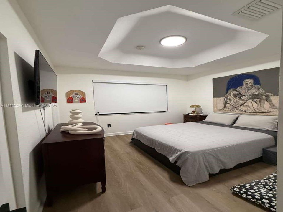 Active With Contract: $325,000 (3 beds, 2 baths, 1169 Square Feet)