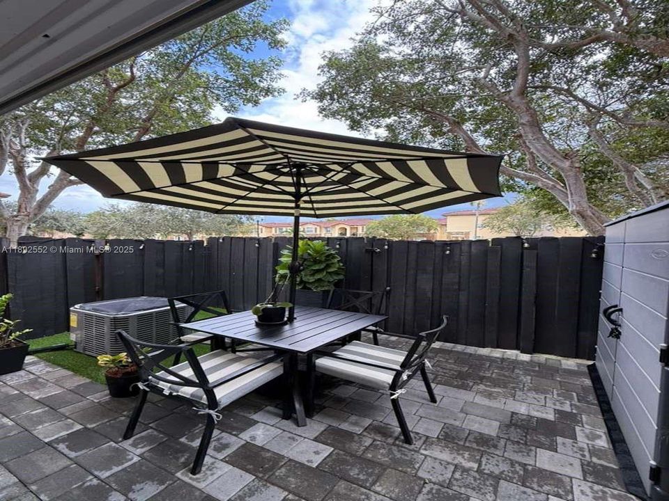 Active With Contract: $325,000 (3 beds, 2 baths, 1169 Square Feet)