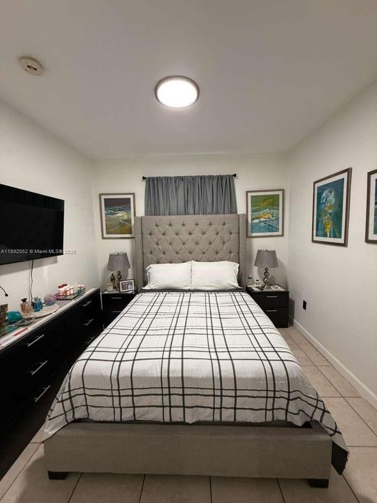 Active With Contract: $325,000 (3 beds, 2 baths, 1169 Square Feet)