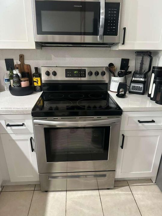 Active With Contract: $325,000 (3 beds, 2 baths, 1169 Square Feet)