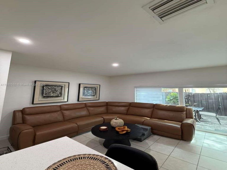 Active With Contract: $325,000 (3 beds, 2 baths, 1169 Square Feet)