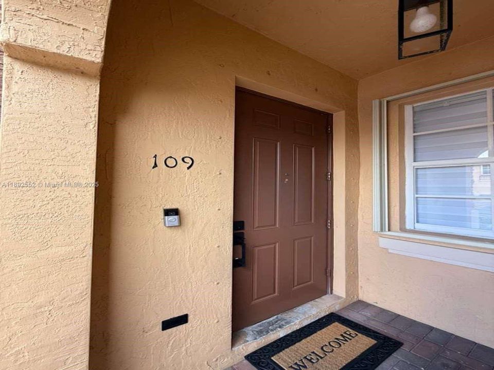 Active With Contract: $325,000 (3 beds, 2 baths, 1169 Square Feet)