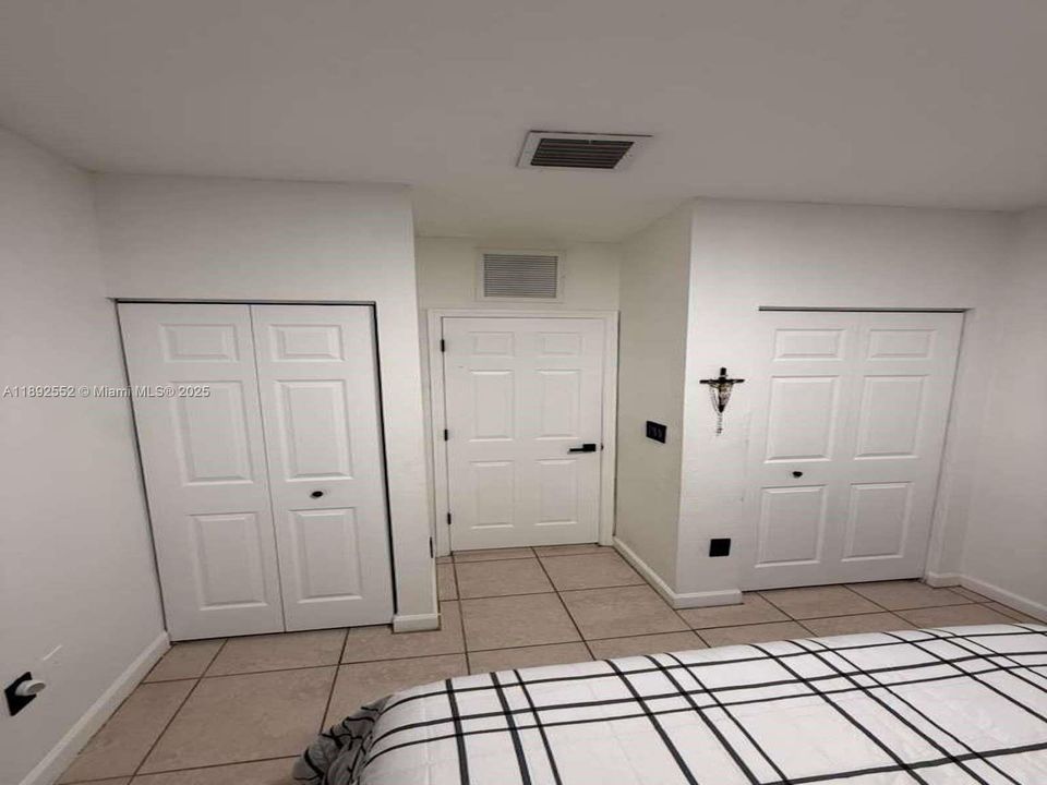 Active With Contract: $325,000 (3 beds, 2 baths, 1169 Square Feet)