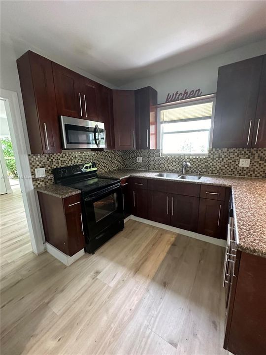 Recently Rented: $2,850 (3 beds, 2 baths, 1118 Square Feet)