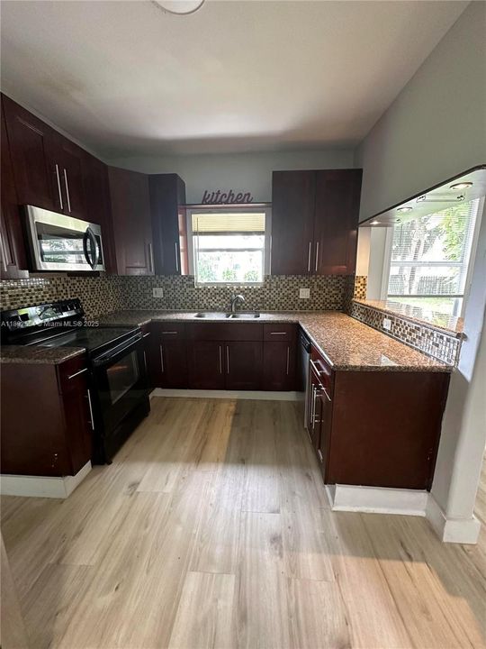 Recently Rented: $2,850 (3 beds, 2 baths, 1118 Square Feet)