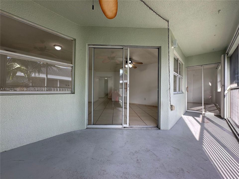 Под контрактом: $1,800 (2 спален, 2 ванн, 1160 Квадратных фут)