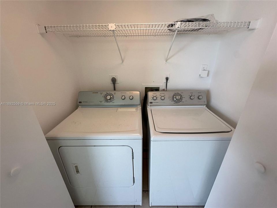 Под контрактом: $1,800 (2 спален, 2 ванн, 1160 Квадратных фут)