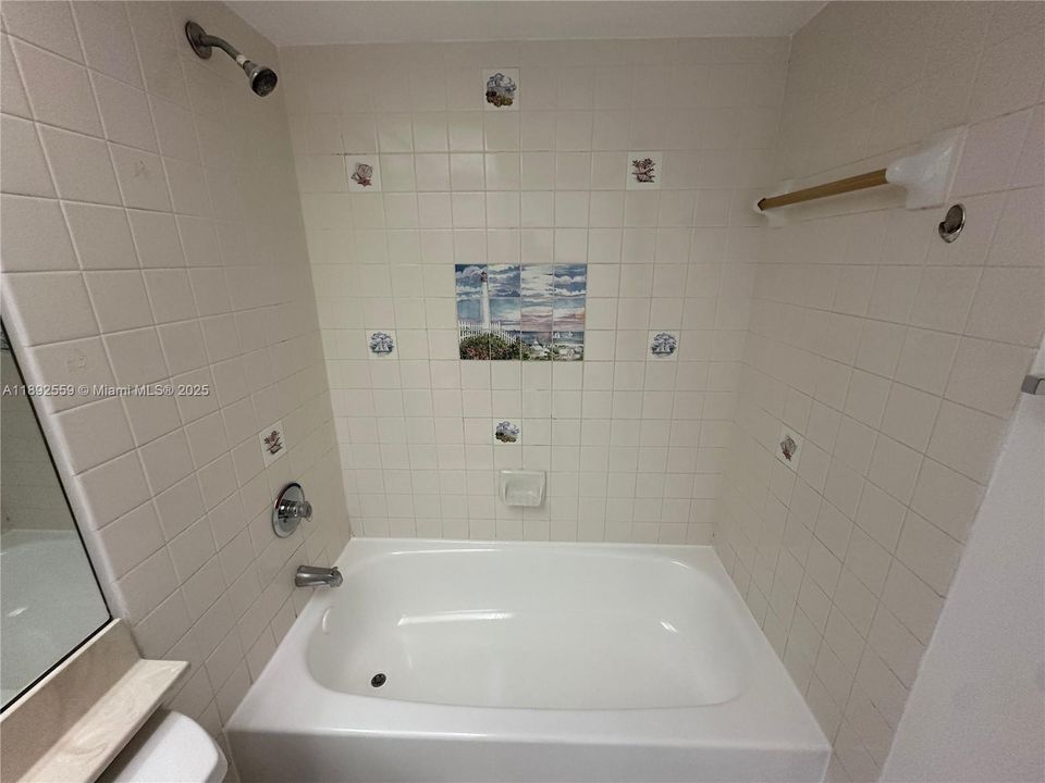 Под контрактом: $1,800 (2 спален, 2 ванн, 1160 Квадратных фут)