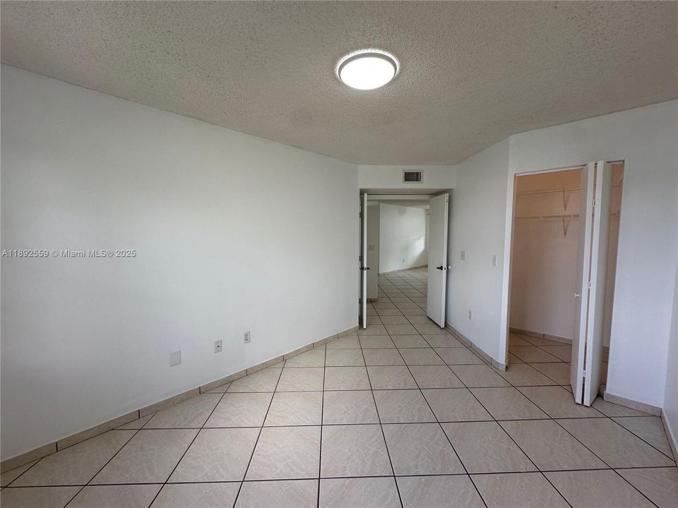 Под контрактом: $1,800 (2 спален, 2 ванн, 1160 Квадратных фут)